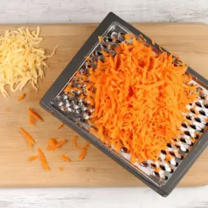 high protein carrot cake overnight oats step-1